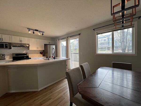 6 Calgary 3 + Den bedrooms Townhouse for rent. Property photo: 637492-2