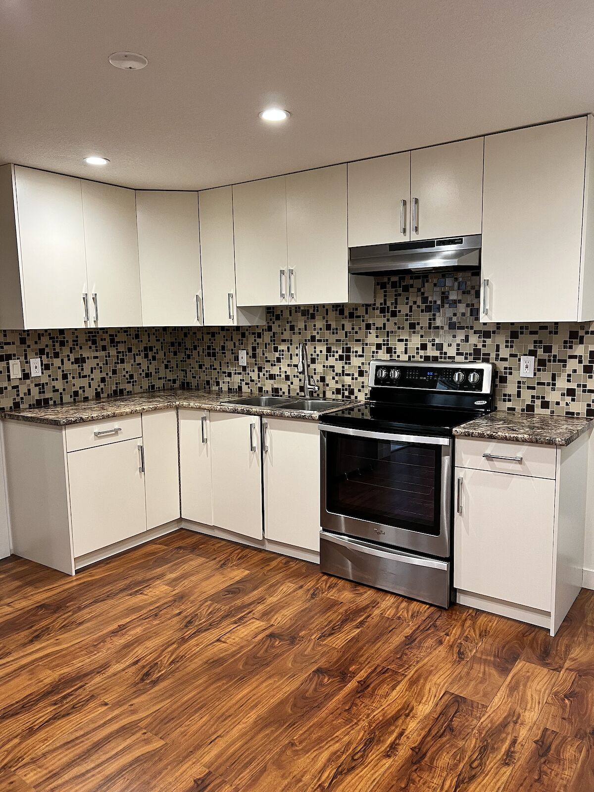 Calgary 2 bedrooms Basement for rent. Property photo: 637609-1
