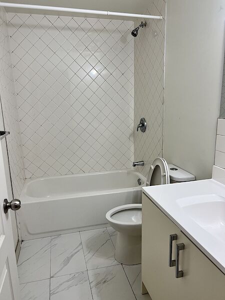 Calgary 2 bedrooms Basement for rent. Property photo: 637609-2
