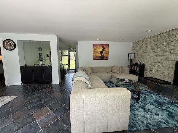 Edmonton 4 bedrooms Acreage for rent. Property photo: 637644-3