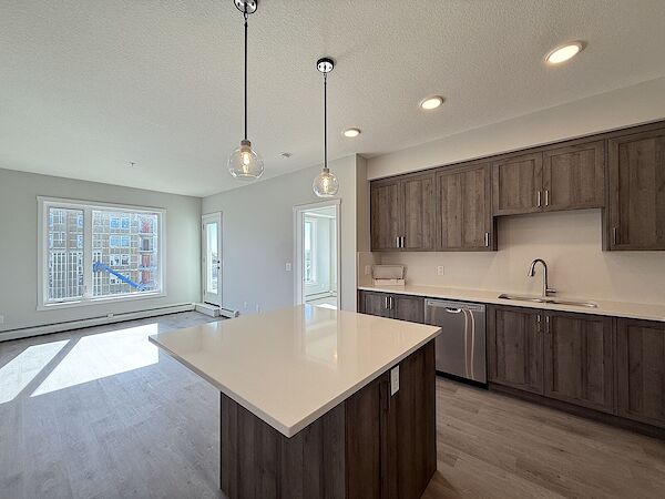 Calgary 2 + Den bedrooms Condo Unit for rent. Property photo: 637689-2