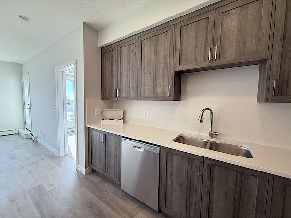 Calgary 2 + Den bedrooms Condo Unit for rent. Property photo: 637689-3