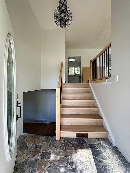 Calgary 4 bedrooms House for rent. Property photo: 637718-2