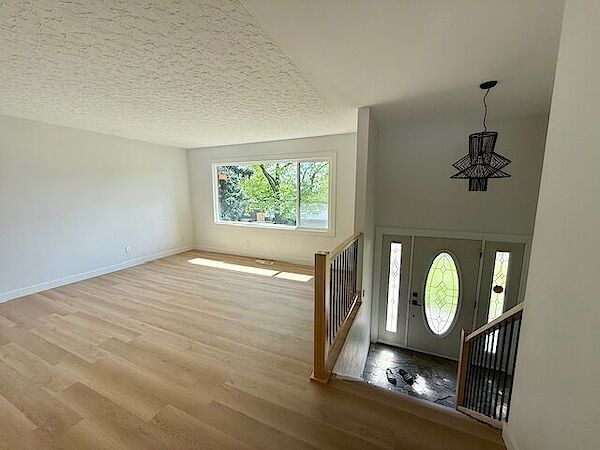 Calgary 4 bedrooms House for rent. Property photo: 637718-3