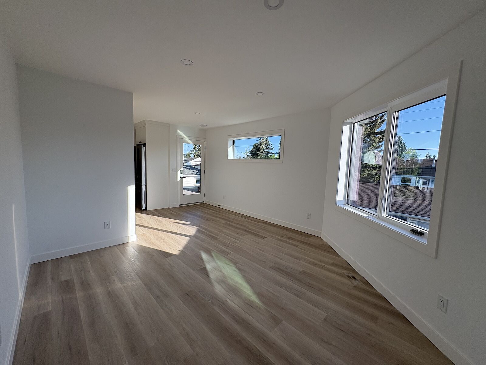 Living+Room Calgary 2 bedrooms Condo Unit for rent. Property photo: 637753-1