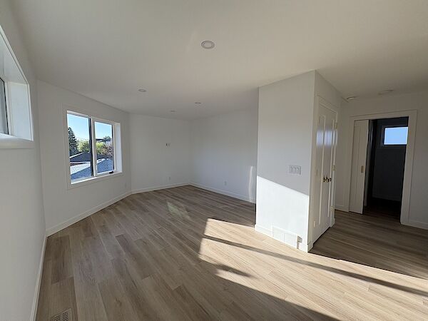 Living+Room Calgary 2 bedrooms Condo Unit for rent. Property photo: 637753-2