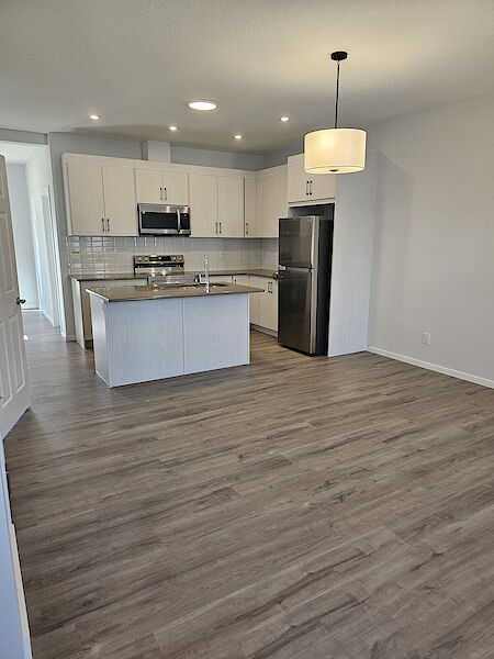 Calgary 3 + Den bedrooms Main Floor for rent. Property photo: 637759-3