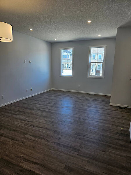 Calgary 3 + Den bedrooms Main Floor for rent. Property photo: 637759-2