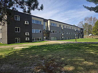 Deep River 3 bedrooms Condo Unit for rent. Property photo: 637782-3