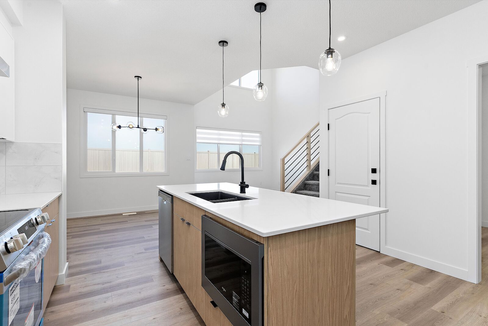 Edmonton 3 bedrooms Main Floor for rent. Property photo: 637795-1