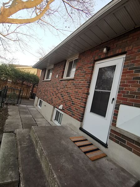 Whitby 2 bedrooms Basement for rent. Property photo: 637831-2
