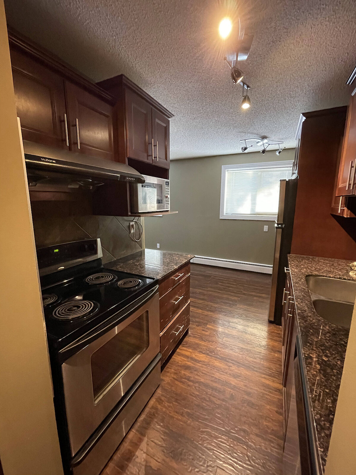 Edmonton 1 bedroom Condo Unit for rent. Property photo: 637901-1