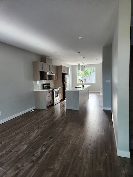 Edmonton 3 bedrooms Main Floor for rent. Property photo: 637959-2