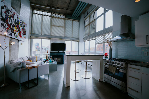 Vancouver 1 bedroom Condo Unit for rent. Property photo: 637981-3