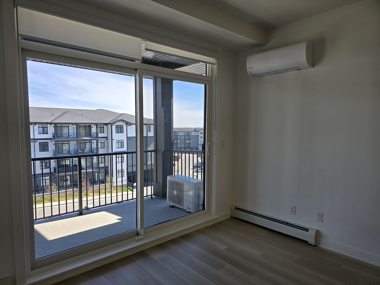 Calgary 2 bedrooms Condo Unit for rent. Property photo: 638039-1