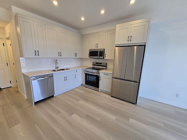 Calgary 2 bedrooms Condo Unit for rent. Property photo: 638039-2