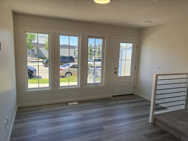 IMG_02_05292025 Edmonton 3 bedrooms Townhouse for rent. Property photo: 638050-2