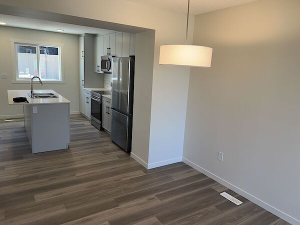 IMG_03_05292025 Edmonton 3 bedrooms Townhouse for rent. Property photo: 638050-3