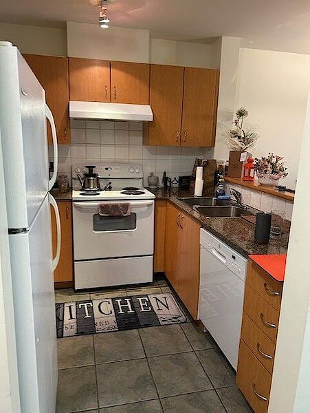 Coquitlam 1 bedroom Condo Unit for rent. Property photo: 638269-3