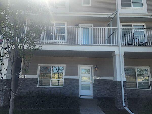 Calgary 3 bedrooms Condo Unit for rent. Property photo: 638338-2