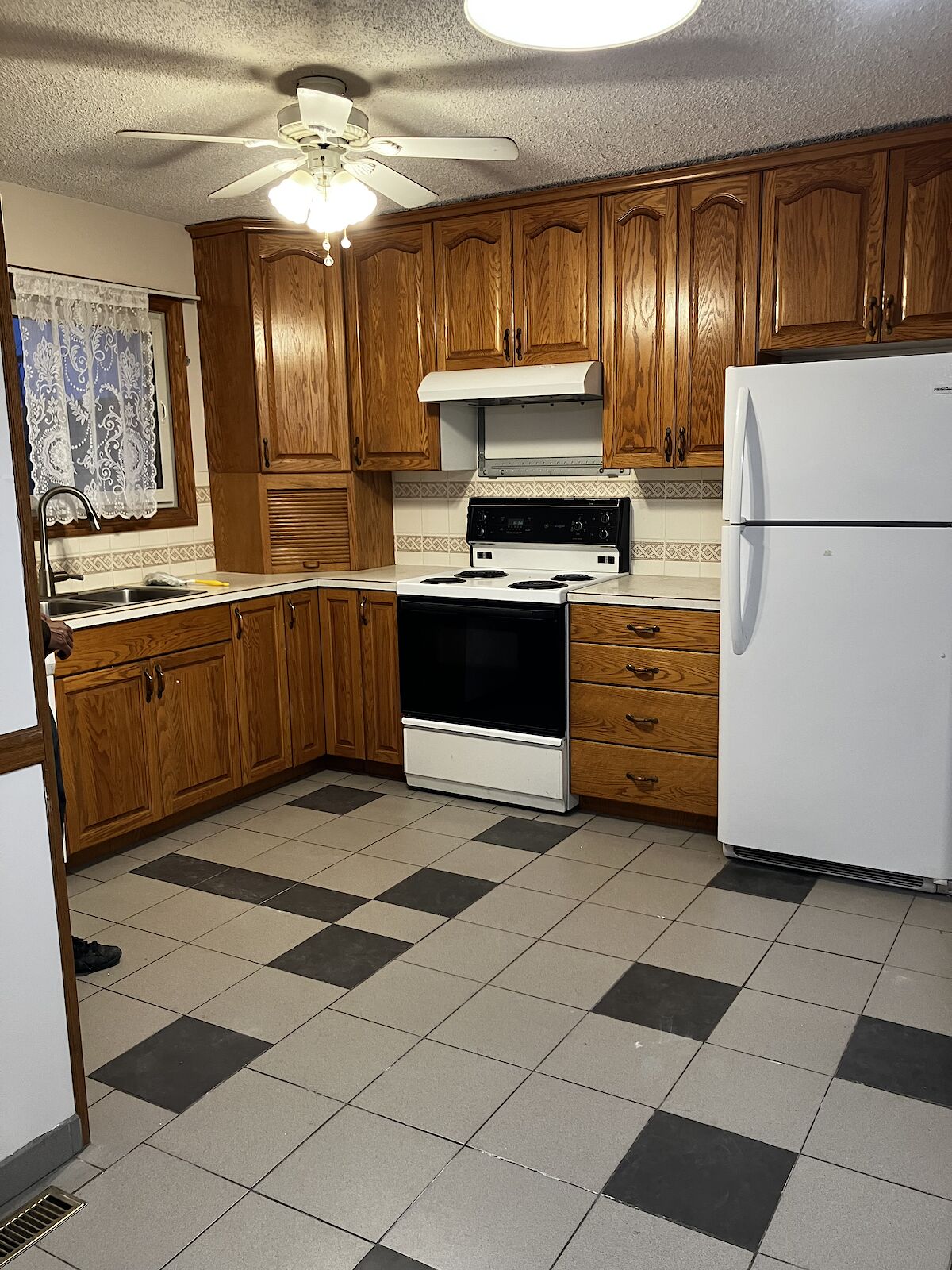 kitchen Calgary 3 bedrooms Room For Rent for rent. Property photo: 638361-1