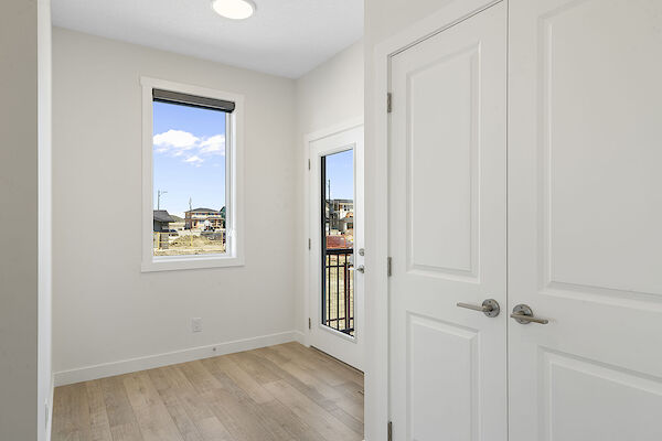 Cochrane 3 + Den bedrooms Main Floor for rent. Property photo: 638457-3