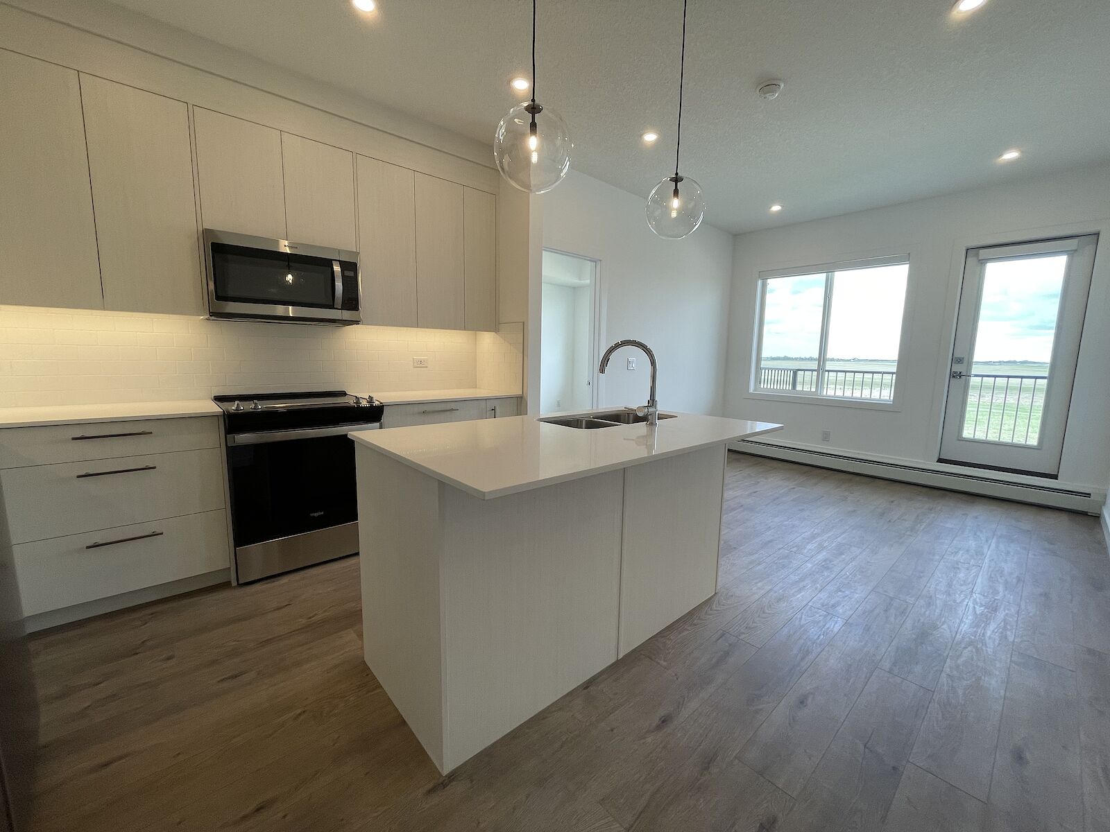 Chestermere 2 + Den bedrooms Condo Unit for rent. Property photo: 638498-1