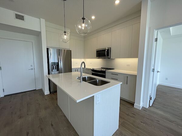 Chestermere 2 + Den bedrooms Condo Unit for rent. Property photo: 638498-3