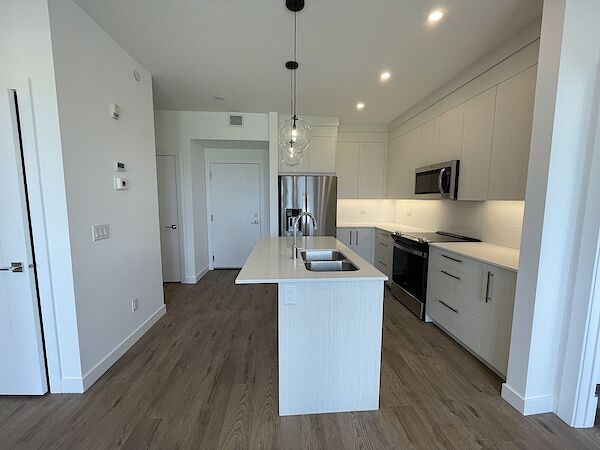 Chestermere 2 + Den bedrooms Condo Unit for rent. Property photo: 638498-2