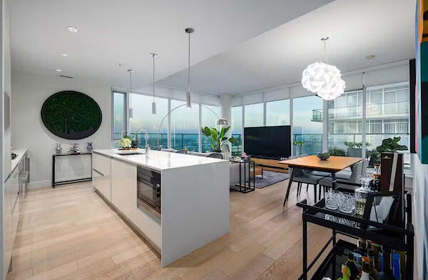 Calgary 2 bedrooms Condo Unit for rent. Property photo: 638521-2