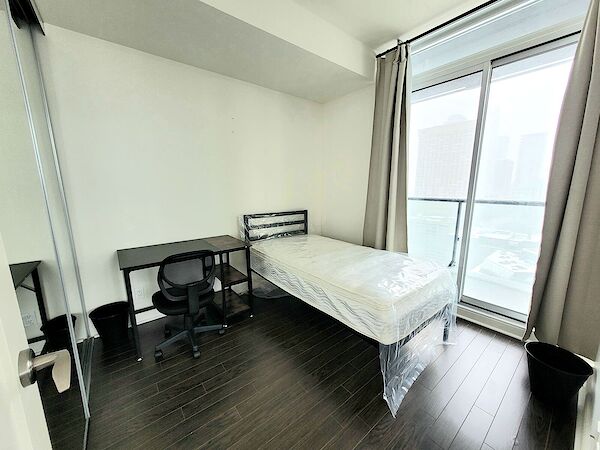 Toronto 3 bedrooms Room For Rent for rent. Property photo: 638615-3