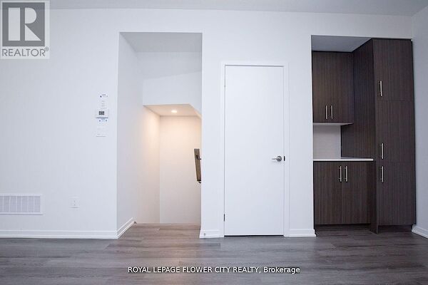 Toronto 2 bedrooms Townhouse for rent. Property photo: 638635-2