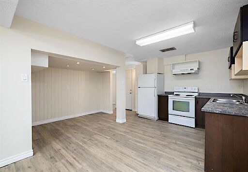 Edmonton 2 + Den bedrooms Basement for rent. Property photo: 638666-3