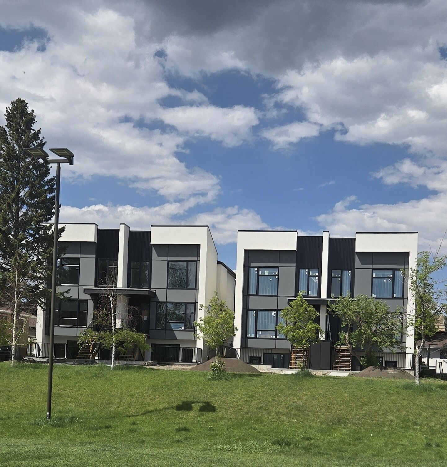 Calgary 3 bedrooms Duplex for rent. Property photo: 638699-1