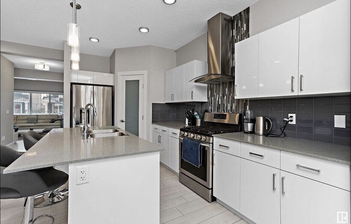 Edmonton 3 bedrooms Main Floor for rent. Property photo: 638745-1