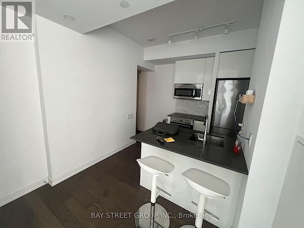 Toronto 2 bedrooms Apartment for rent. Property photo: 638755-3