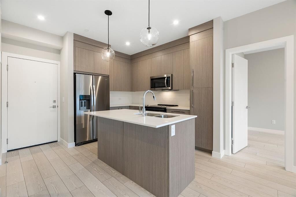 Chestermere 2 + Den bedrooms Condo Unit for rent. Property photo: 638823-1