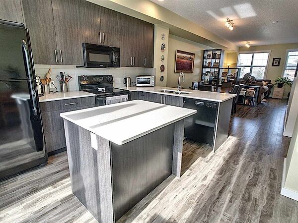 Edmonton 2 bedrooms Townhouse for rent. Property photo: 638830-2