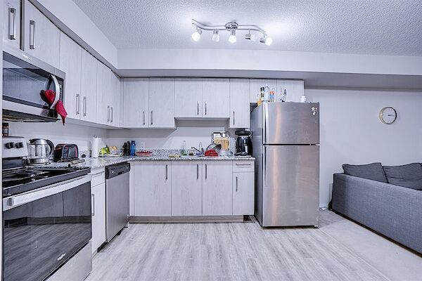 Calgary 2 bedrooms Condo Unit for rent. Property photo: 638873-2