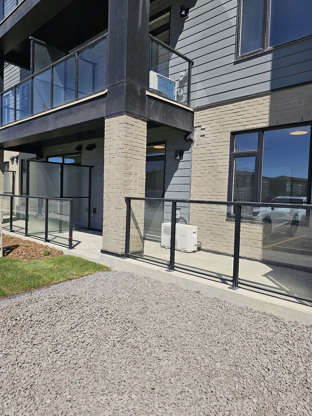 Calgary 2 bedrooms Condo Unit for rent. Property photo: 639011-1