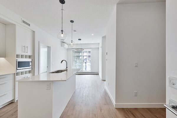 Calgary 2 + Den bedrooms Condo Unit for rent. Property photo: 639015-2