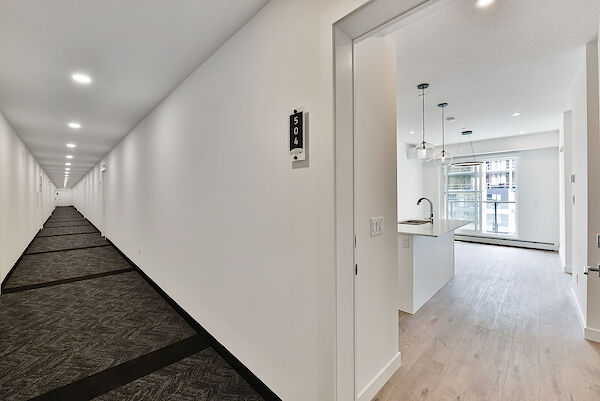 Calgary 2 + Den bedrooms Condo Unit for rent. Property photo: 639015-3