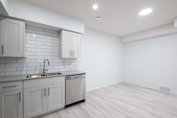 Edmonton 1 bedroom Basement for rent. Property photo: 639050-3