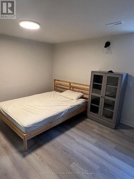 Toronto studio House for rent. Property photo: 639067-3