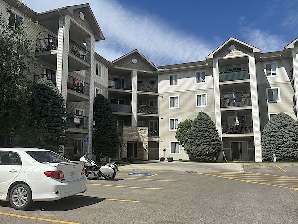 Okotoks 2 bedrooms Condo Unit for rent. Property photo: 639151-3