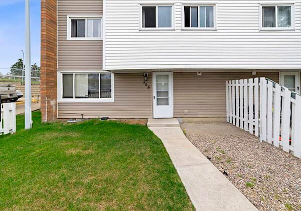 Edmonton 3 bedrooms Townhouse for rent. Property photo: 639156-2
