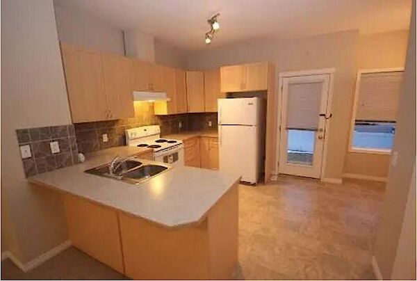 919767bc5ed44ae98604d1927034a256+png Calgary 3 bedrooms Townhouse for rent. Property photo: 639157-2