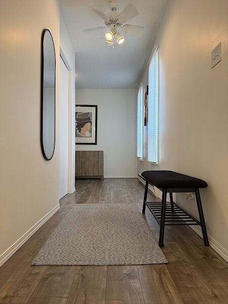 Entry+way Calgary 2 bedrooms Condo Unit for rent. Property photo: 639176-3