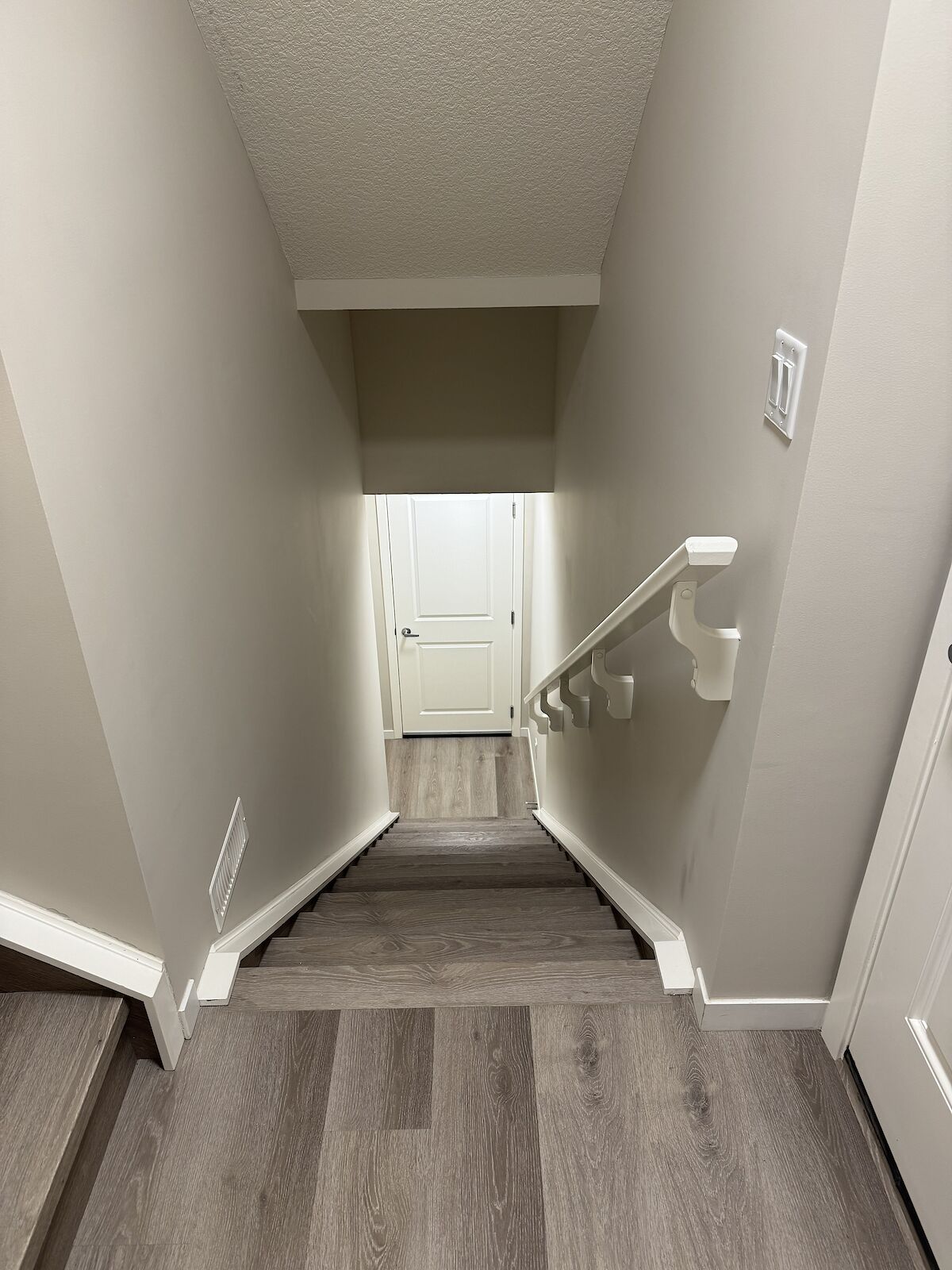 Calgary 2 bedrooms Basement for rent. Property photo: 639190-1