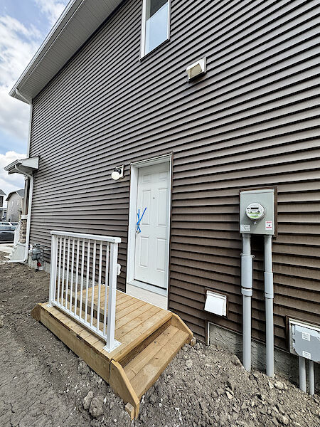 Chestermere 3 bedrooms Duplex for rent. Property photo: 639221-3